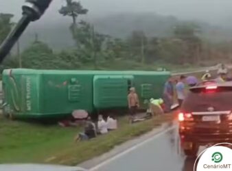 Acidente entre ônibus e carreta deixa 17 feridos na BR-364, em Nobres (MT)