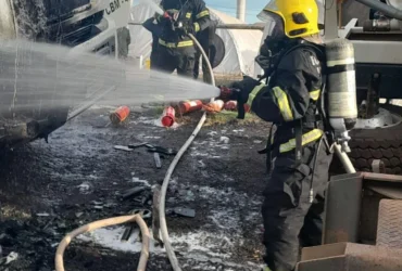 Incêndio em pátio de construtora atinge veículos em Sinop