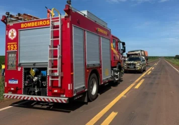 Incêndio em carreta com defensivos na MT-326 em Canarana