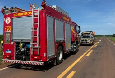 Incêndio em carreta com defensivos na MT-326 em Canarana