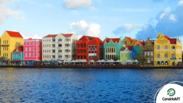 Curaçao é uma ilha paradisíaca no sul do Mar do Caribe e um país autônomo constituinte do Reino dos Países Baixos.