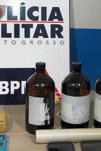 Ação do Grupo de Apoio resultou na prisão de três suspeitos e na apreensão de maconha, cocaína e lança-perfume em kitnet, área externa e carro em Lucas do Rio Verde