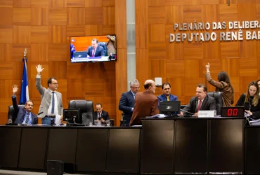 Deputados limpam pauta de votação e aprovam orçamento de 2026