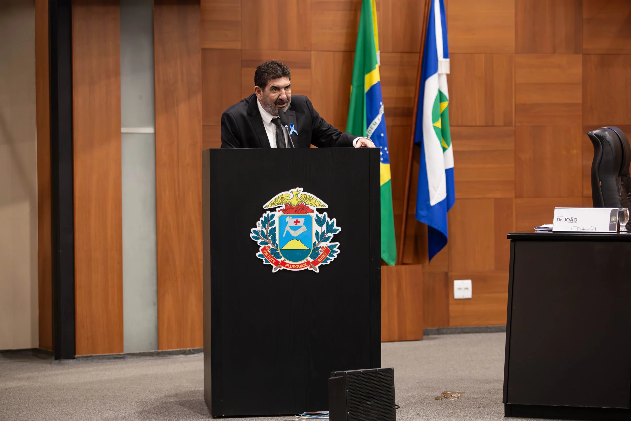 Deputado propõe detectores de metal para segurança escolar