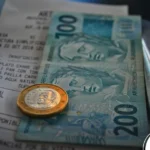 Endividamento das famílias cresce no fim do ano e crédito fica mais caro