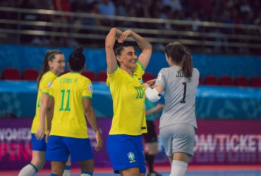 Luciléia brilha e exalta força do futsal brasileiro no Mundial