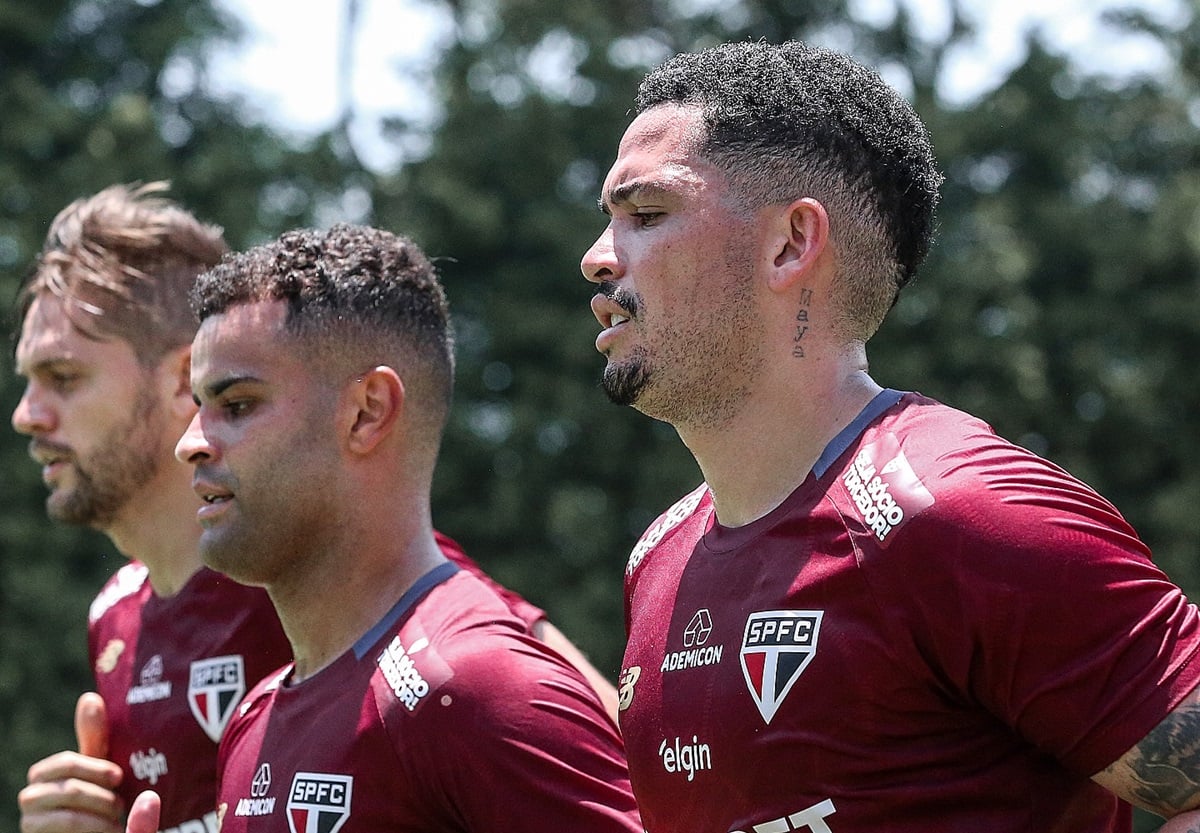 São Paulo x Internacional: onde assistir, escalações e cenário quente na reta final do Brasileirão. Imagem: Erico Leonan São Paulo FC