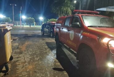 Ocorrência no bairro Jardim Europa mobilizou Corpo de Bombeiros, Guarda Municipal e concessionária de energia para garantir a segurança de motoristas e pedestres