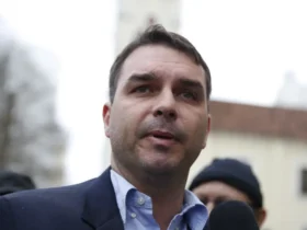 Pré-candidatura do senador Flávio Bolsonaro gera turbulência política