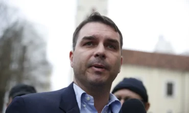 Pré-candidatura do senador Flávio Bolsonaro gera turbulência política