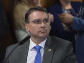 Flávio Bolsonaro reafirma que candidatura é irreversível e diz agora ser contra pena de morte