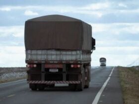 Frete agrícola segue lento em novembro e deve reagir com avanço da colheita da safra 2025/26, aponta Conab