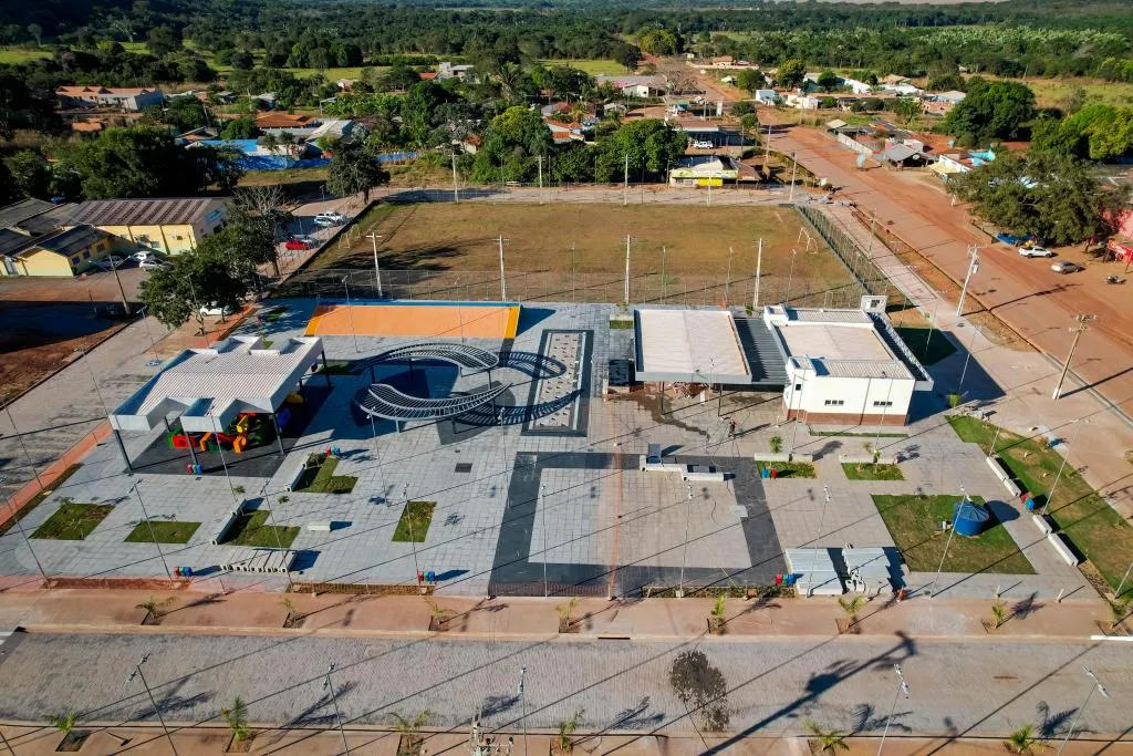 Governo entrega nova praça de Bom Jardim em Nobres