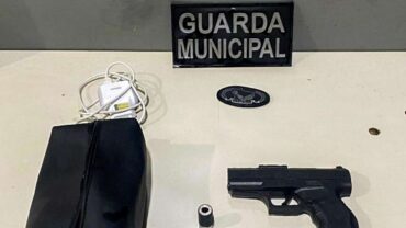 Natal Azul: Guarda Municipal detém dupla com simulacro de arma de fogo no centro de Várzea Grande