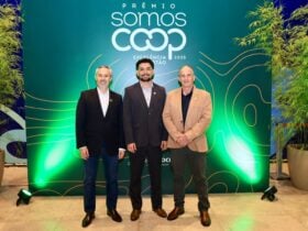 Reconhecimento nacional no evento SomosCoop destaca práticas de gestão que fortalecem o cooperativismo.