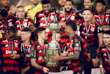 Justificativa do juiz argentino irrita bastidores alviverdes; especialistas apontam conduta violenta