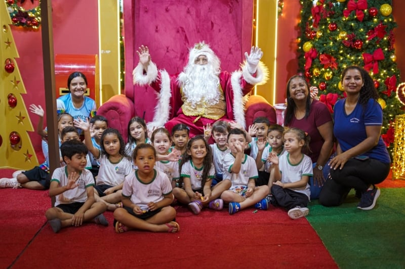 Magia do Natal encanta alunos das escolas municipais nas visitas à Vila Encantada de Lucas do Rio Verde