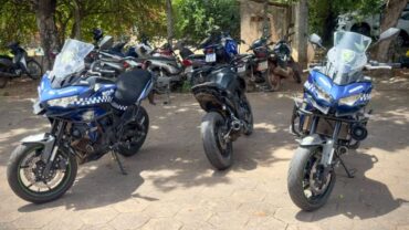 Motociclista de Várzea Grande é flagrado realizando manobras perigosas e conduzindo veículo sem habilitação e sem placa