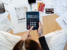 Número de famílias com contas em atraso aumenta na capital, aponta CNC