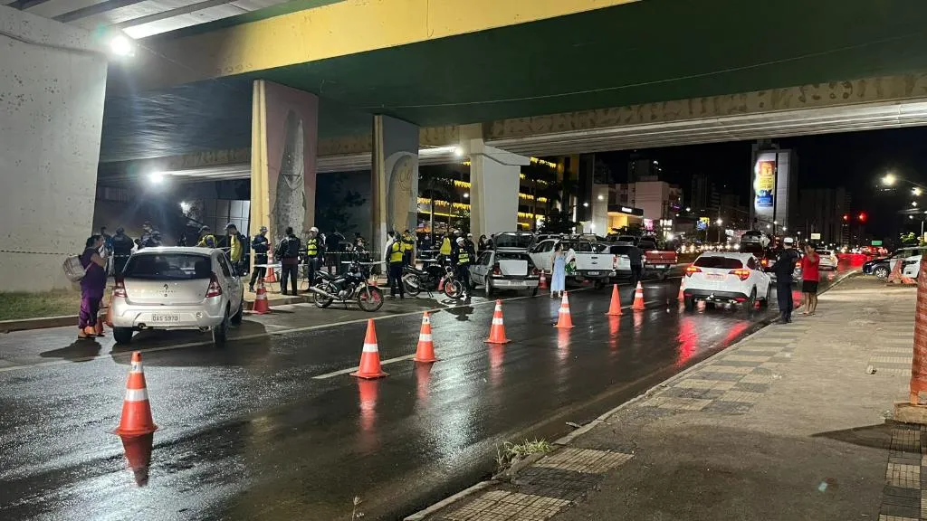 Operação Lei Seca em Cuiabá fiscaliza 200 veículos