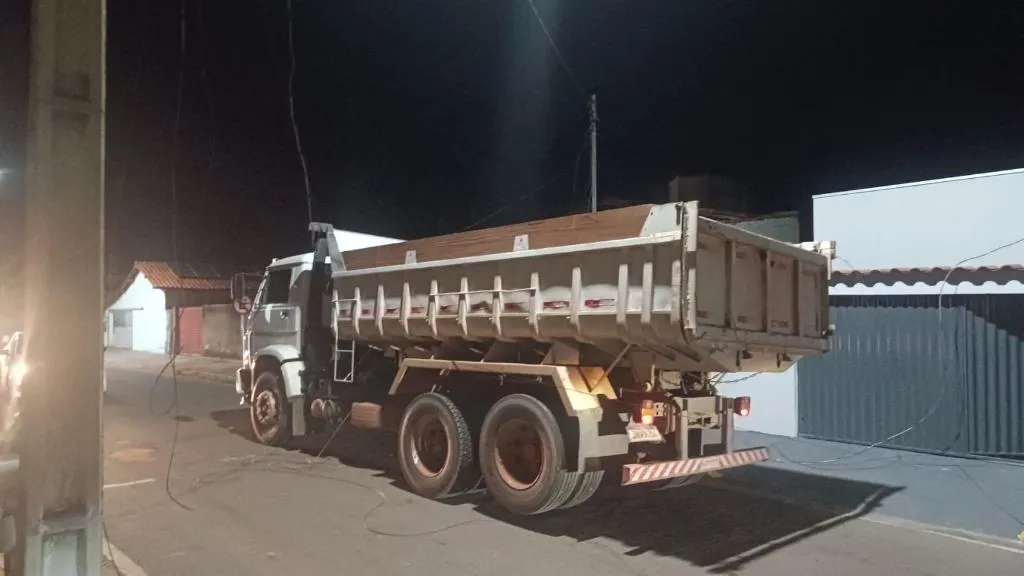 PM recupera caminhão furtado em Pontal do Araguaia
