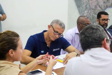 Prefeita de Várzea Grande sanciona lei que concede 30,90% de recomposição salarial aos profissionais da educação