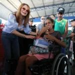Primeira-dama entrega cestas natalinas em Cuiabá
