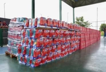 Primeira-dama entrega cestas natalinas em Cuiabá e Chapada