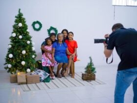 Projeto social presenteia famílias atendidas pelo CRAS com ensaio fotográfico de Natal em Lucas do Rio Verde