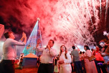 Rondonópolis ganha árvore de natal Gigante de LED em aniversário