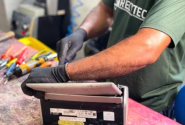 Recytec doa 310 computadores e forma 370 alunos em MT