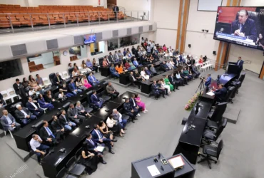 Sessão especial celebra homenagem a personalidades em MT