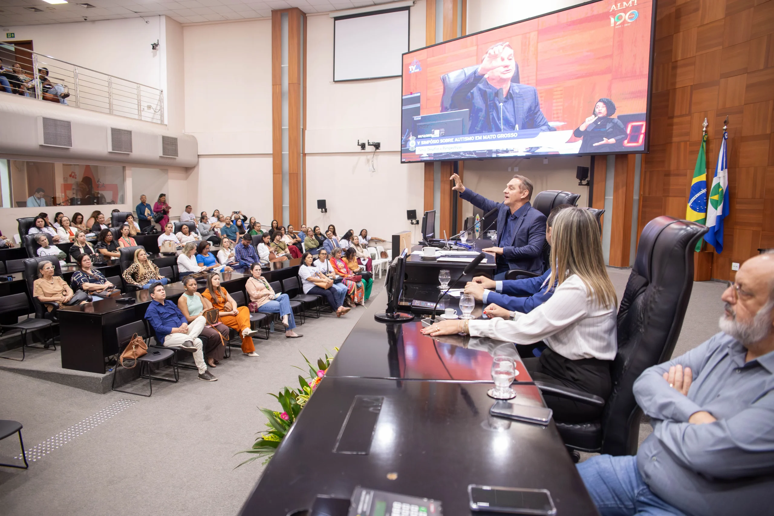 Simpósio discute políticas públicas para autismo em Mato Grosso