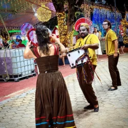 Espetáculo de teatro de rua “Entre Histórias” chega a Lucas do Rio Verde com apresentação gratuita no Mercado do Produtor
