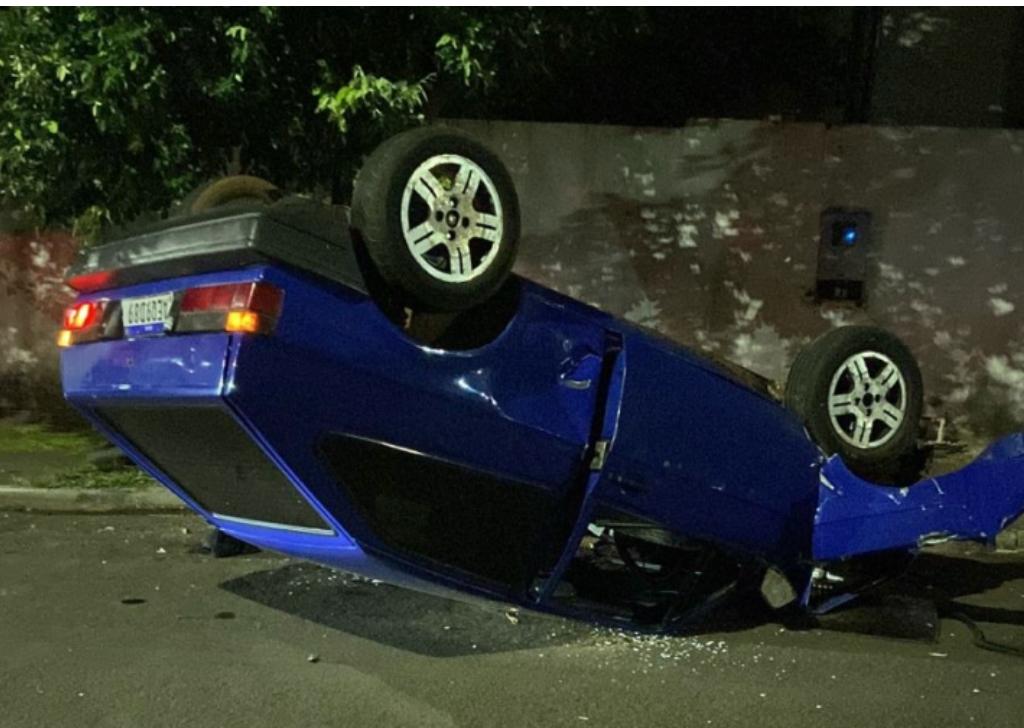 Condutor tentou fugir da polícia após colidir com vários veículos; jovem de 24 anos morreu após ser atingido por motocicleta no bairro Shangrilá