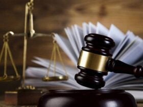 TJMT condena instituição de ensino a indenizar aluna por cobranças indevidas após cancelamento de matrícula