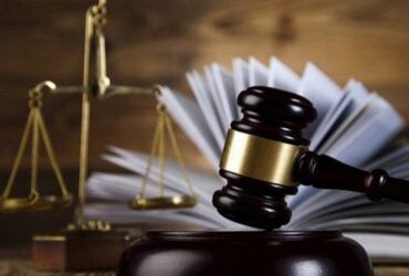 TJMT condena instituição de ensino a indenizar aluna por cobranças indevidas após cancelamento de matrícula