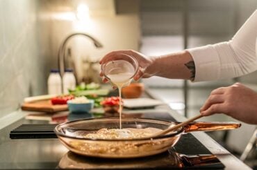 Com 700 milhões de litros ao ano, leite mantém protagonismo nas mesas de Natal em MT