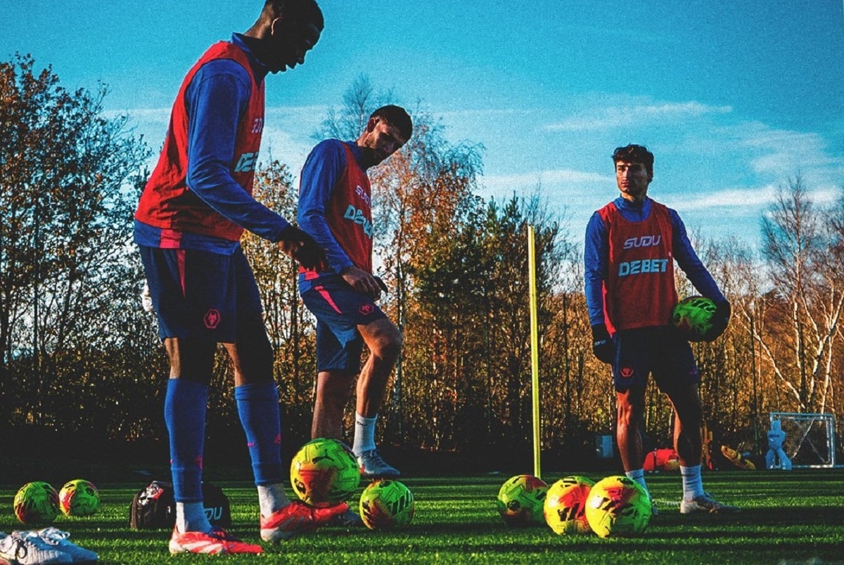 Wolverhampton x Manchester United: onde assistir, análise, desfalques e escalações da 15ª rodada da Premier League. Imagem: Divulgação Manchester United Wolverhampton x Manchester United: onde assistir, análise, desfalques e escalações da 15ª rodada da Premier League. Imagem: Divulgação Manchester United