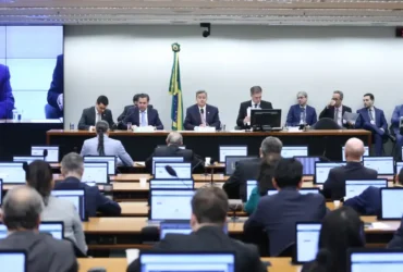 Orçamento de 2026 avança no congresso com aprovação em comissão