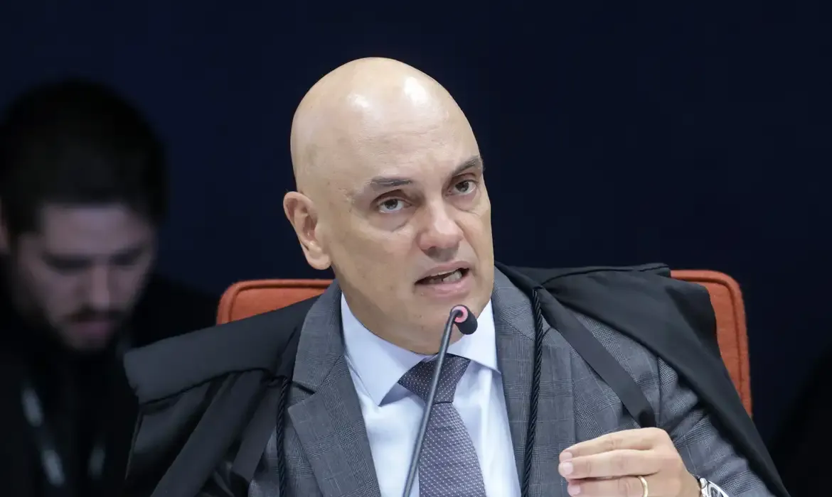 Moraes autoriza visitas dos filhos a Bolsonaro durante internação