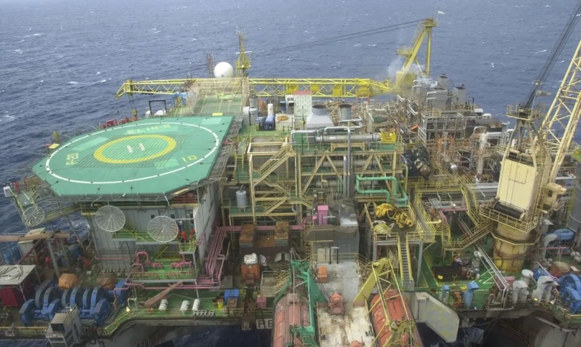 Mesmo após vazamento sanado, plataforma da petrobras segue sem produção