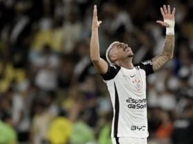 Matheuzinho provoca Vasco durante festa do Corinthians no Maracanã: "Mais um vice"