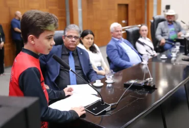 ALMT homenageia 65 personalidades em sessão especial em Cuiabá