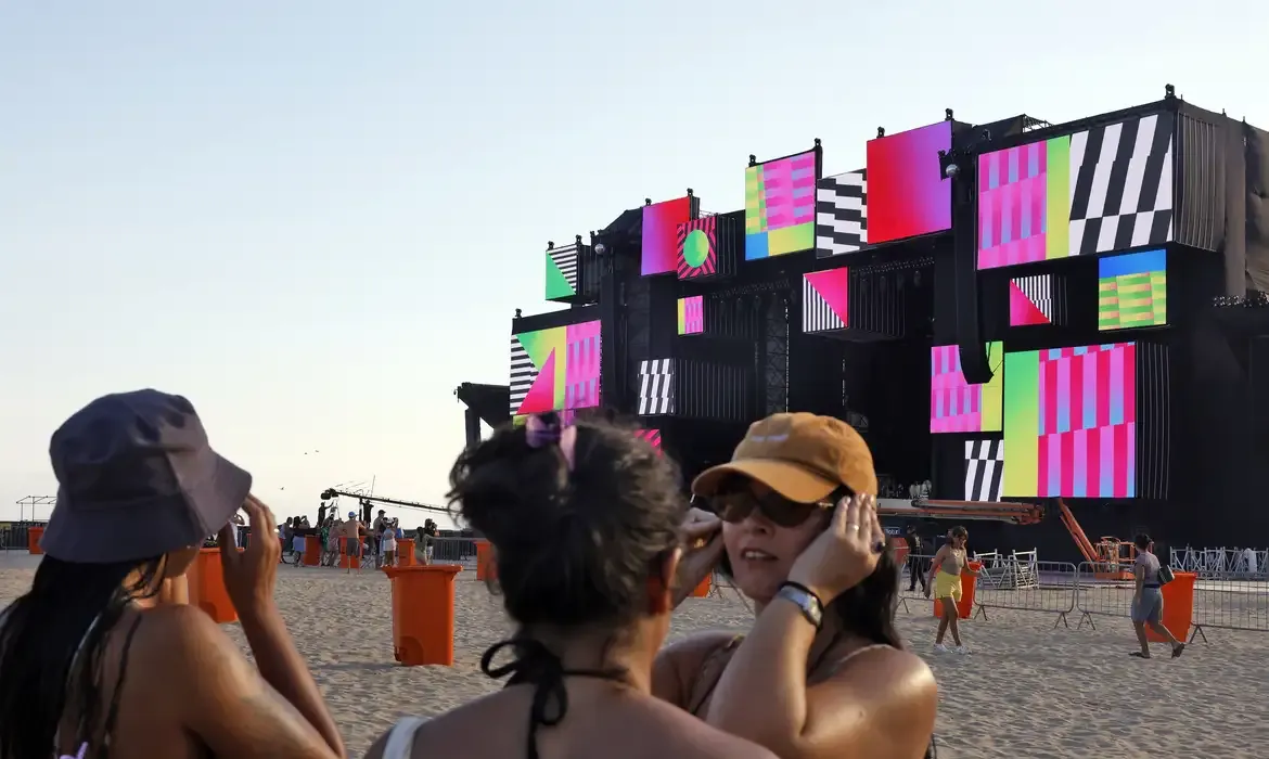 Copacabana vive expectativa para a virada do ano
