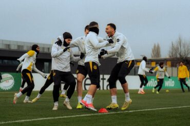 Borussia Dortmund x Mönchengladbach ao vivo: onde assistir, escalações e tudo sobre o clássico da Bundesliga. Imagem: Divulgação Borussia Dortmund