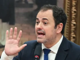 Cassação provoca retirada à força de Glauber Braga no plenário