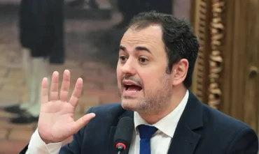 Cassação provoca retirada à força de Glauber Braga no plenário