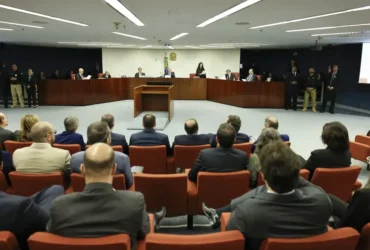 STF analisa possível condenação de seis réus por trama golpista