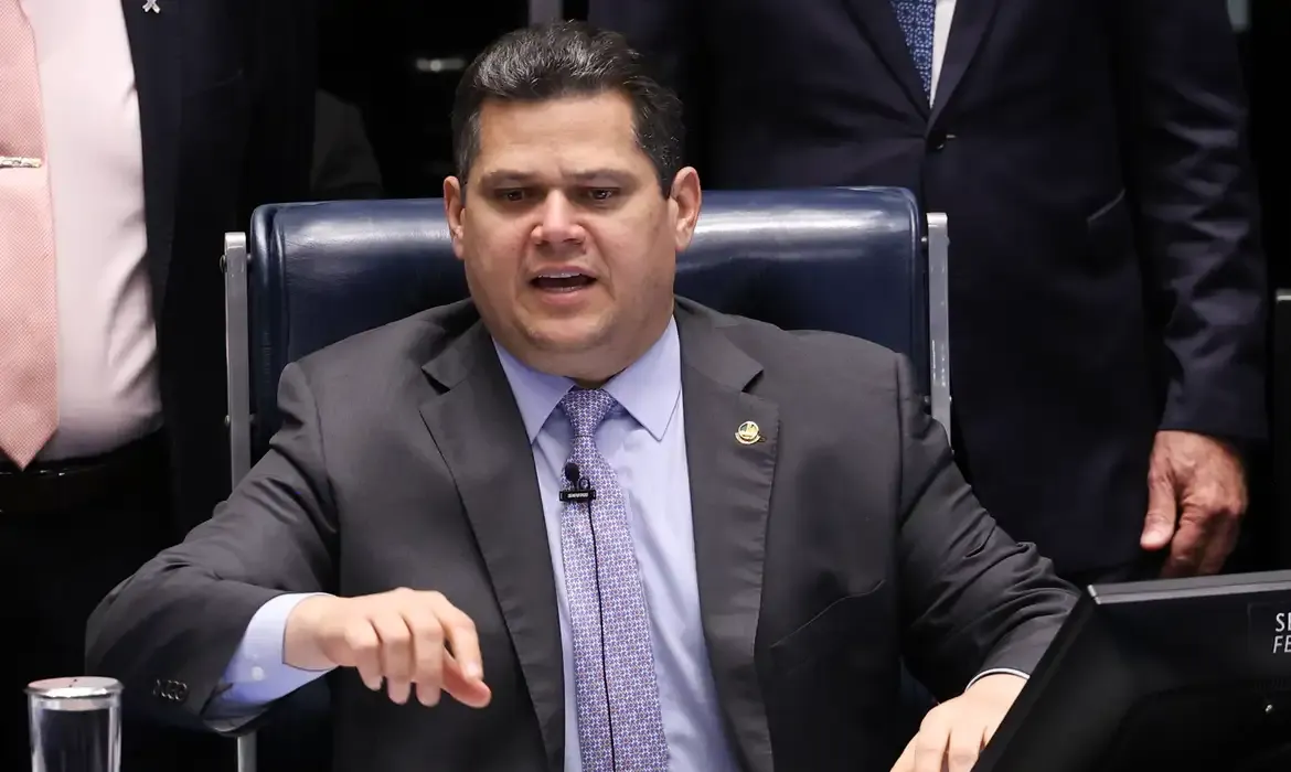 Impeachment gera reação de Alcolumbre após decisão monocrática no STF